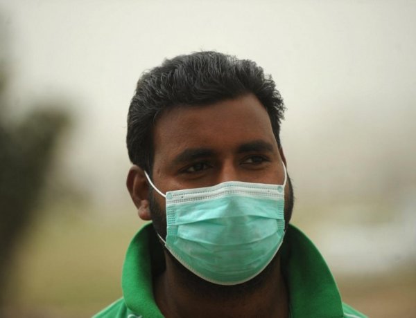 خشک ہوائیں: ناک سے خون بہنا اور کرنٹ لگنا ’پریشانی کی بات نہیں‘